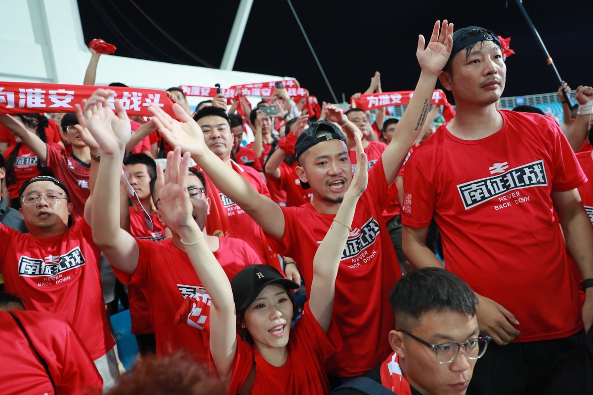 亚洲足球豪华盛宴再度上演球迷疯狂进球