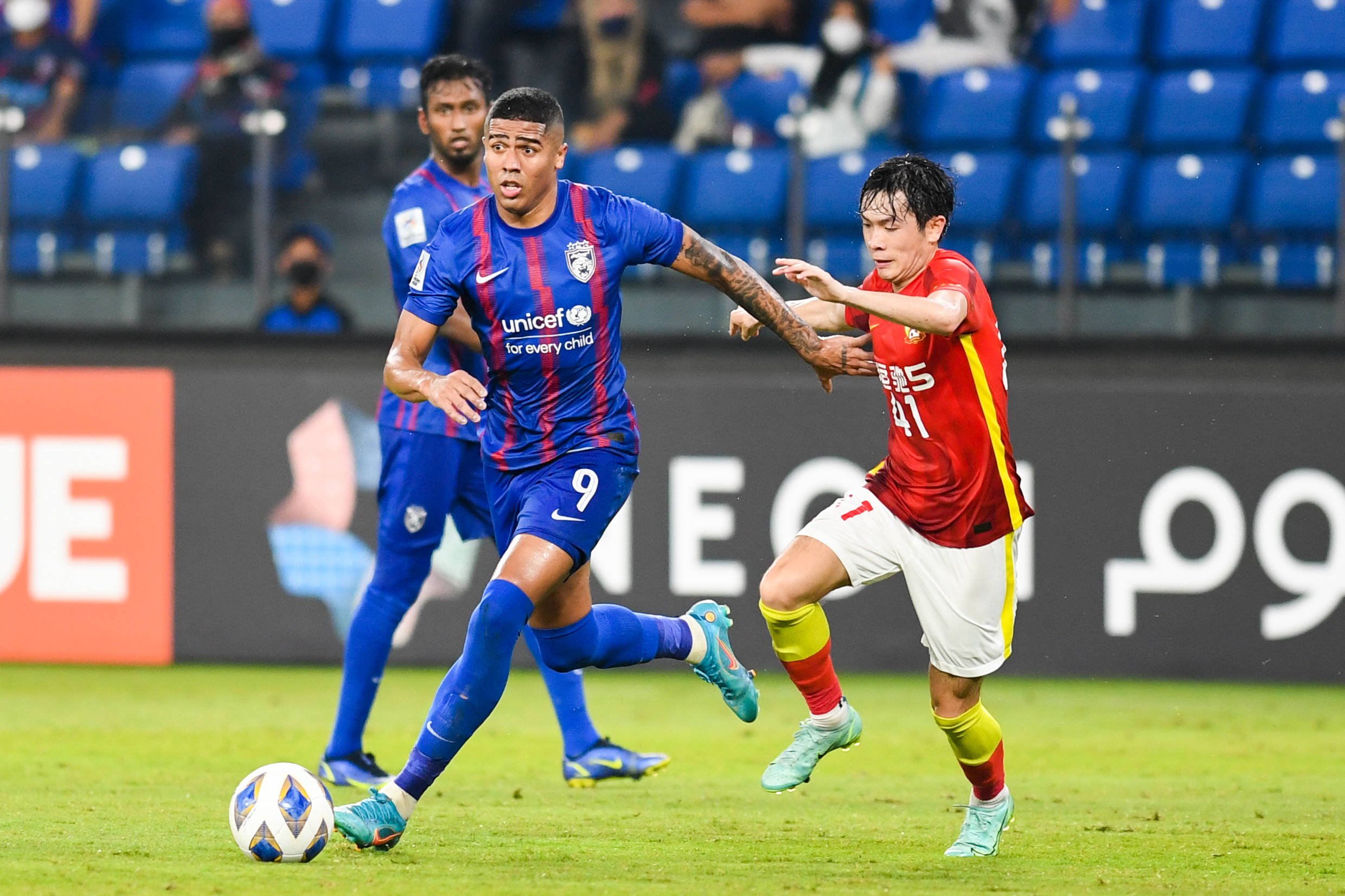 亚冠赛场上各队实力对比，竞争格外激烈的简单介绍